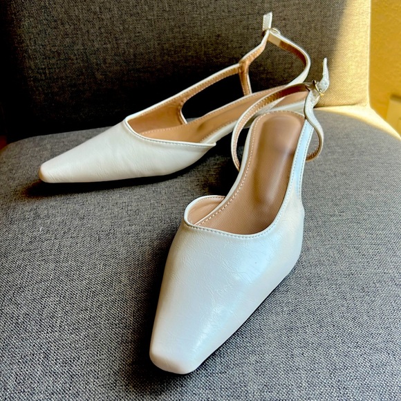 New Shoes White comfortable, short heels, closeup toes and open back,elegant. - Picture 1 of 5